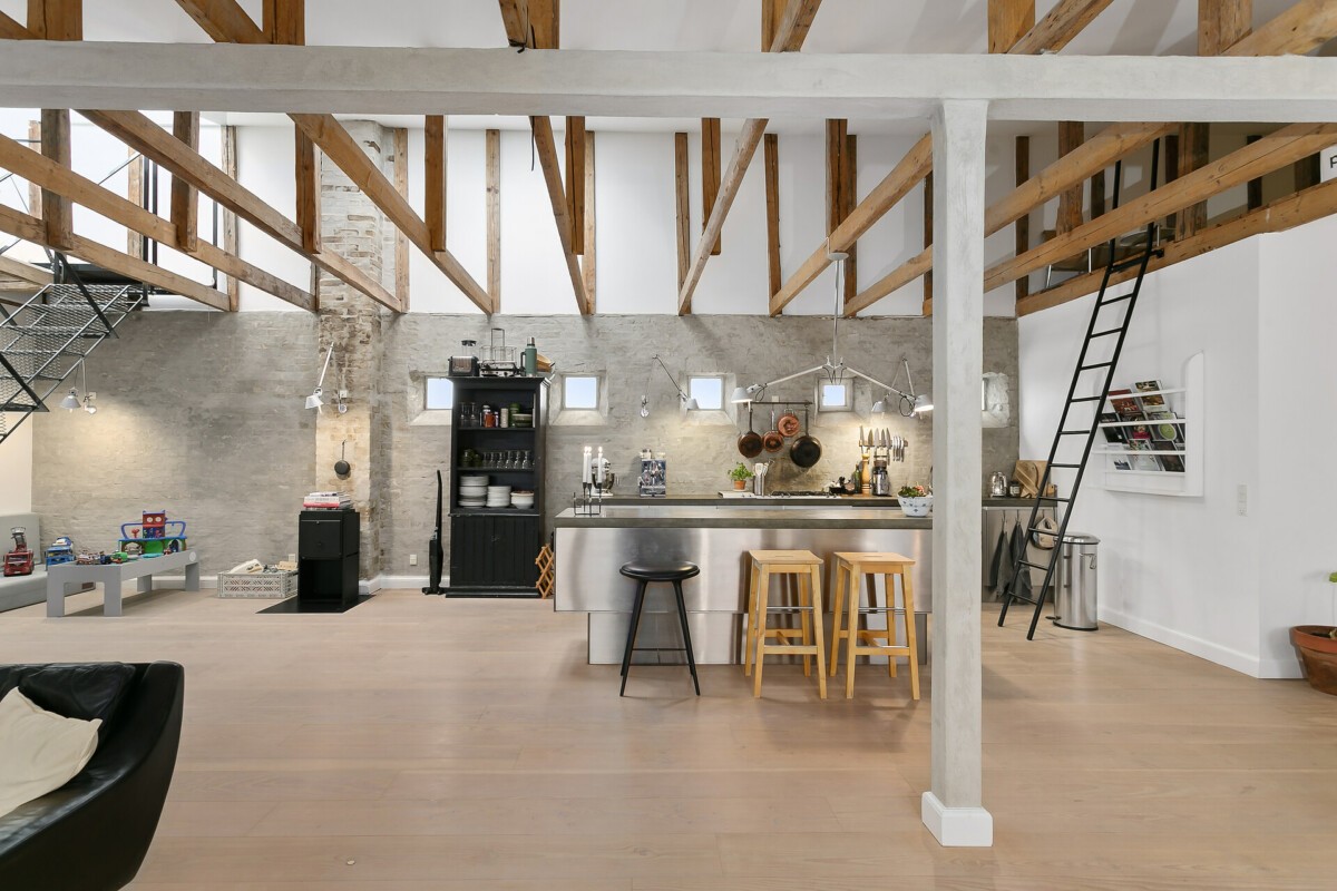 viviendas en aarhus dinamarca scandinavian design penthouse decor open-plan open concept nordic penthouse nordic design distribución diáfana distribución abierta diseño nórdico diseño danés decoración nórdica decoración moderna decoración escandinava decoración dúplex decoración áticos cocina abierta con isla 