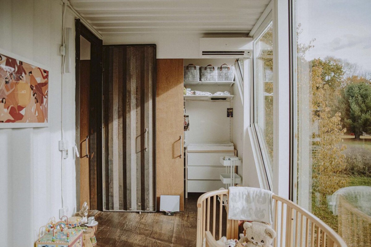 delikatissen wood decks vintage storage picture window Nueva York modern shipping container house mid-century modern main bedroom living room kitchen interior vintage guest suite container decoración vintage decoracion con plantas color palette vintage Claverack casas recicladas casas modernas casa con contenedores casa con containers delikatissen wood decks vintage storage picture window Nueva York modern shipping container house mid-century modern main bedroom living room kitchen interior vintage guest suite container decoración vintage decoracion con plantas color palette vintage Claverack casas recicladas casas modernas casa con contenedores casa con containers
