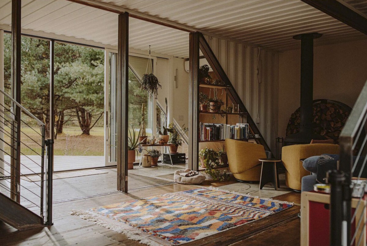 delikatissen wood decks vintage storage picture window Nueva York modern shipping container house mid-century modern main bedroom living room kitchen interior vintage guest suite container decoración vintage decoracion con plantas color palette vintage Claverack casas recicladas casas modernas casa con contenedores casa con containers delikatissen wood decks vintage storage picture window Nueva York modern shipping container house mid-century modern main bedroom living room kitchen interior vintage guest suite container decoración vintage decoracion con plantas color palette vintage Claverack casas recicladas casas modernas casa con contenedores casa con containers