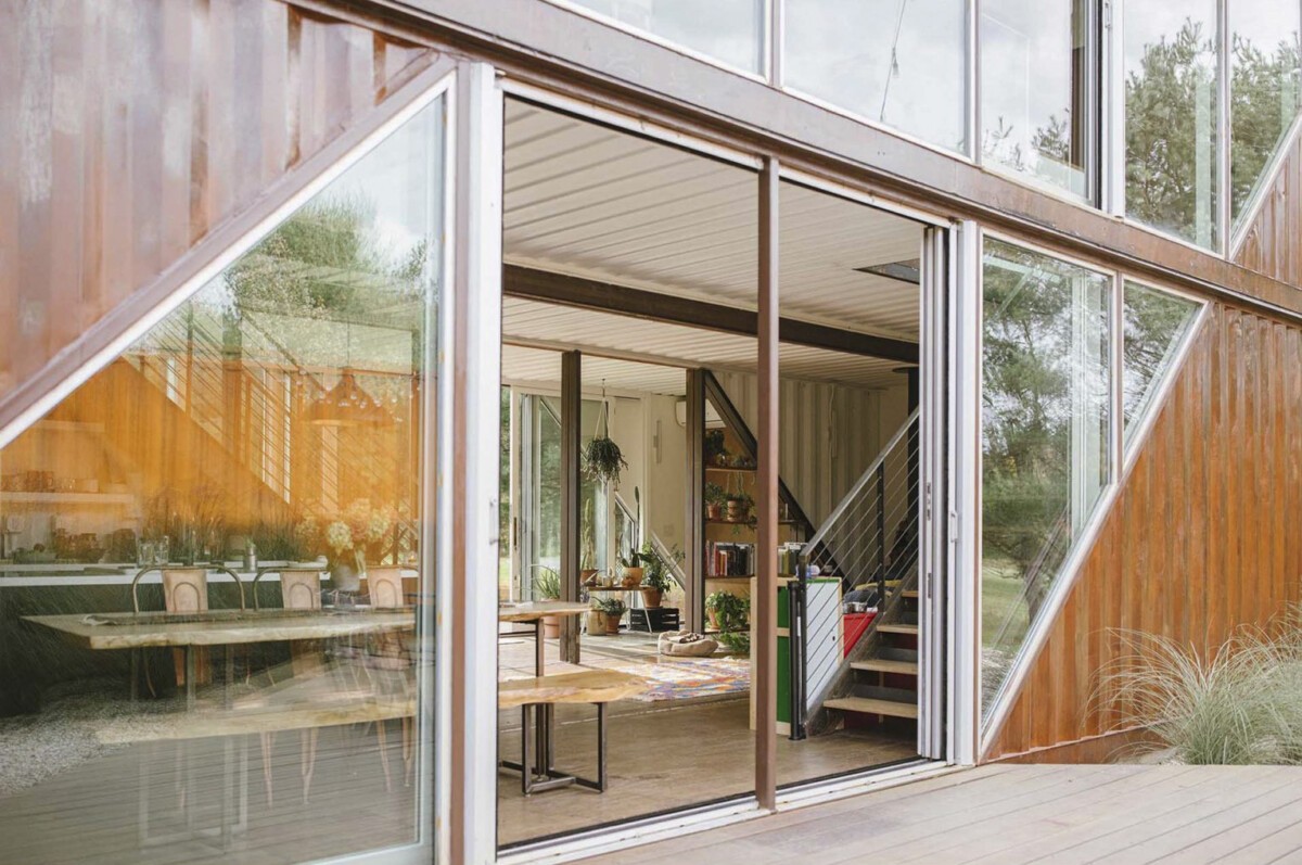 delikatissen wood decks vintage storage picture window Nueva York modern shipping container house mid-century modern main bedroom living room kitchen interior vintage guest suite container decoración vintage decoracion con plantas color palette vintage Claverack casas recicladas casas modernas casa con contenedores casa con containers delikatissen wood decks vintage storage picture window Nueva York modern shipping container house mid-century modern main bedroom living room kitchen interior vintage guest suite container decoración vintage decoracion con plantas color palette vintage Claverack casas recicladas casas modernas casa con contenedores casa con containers