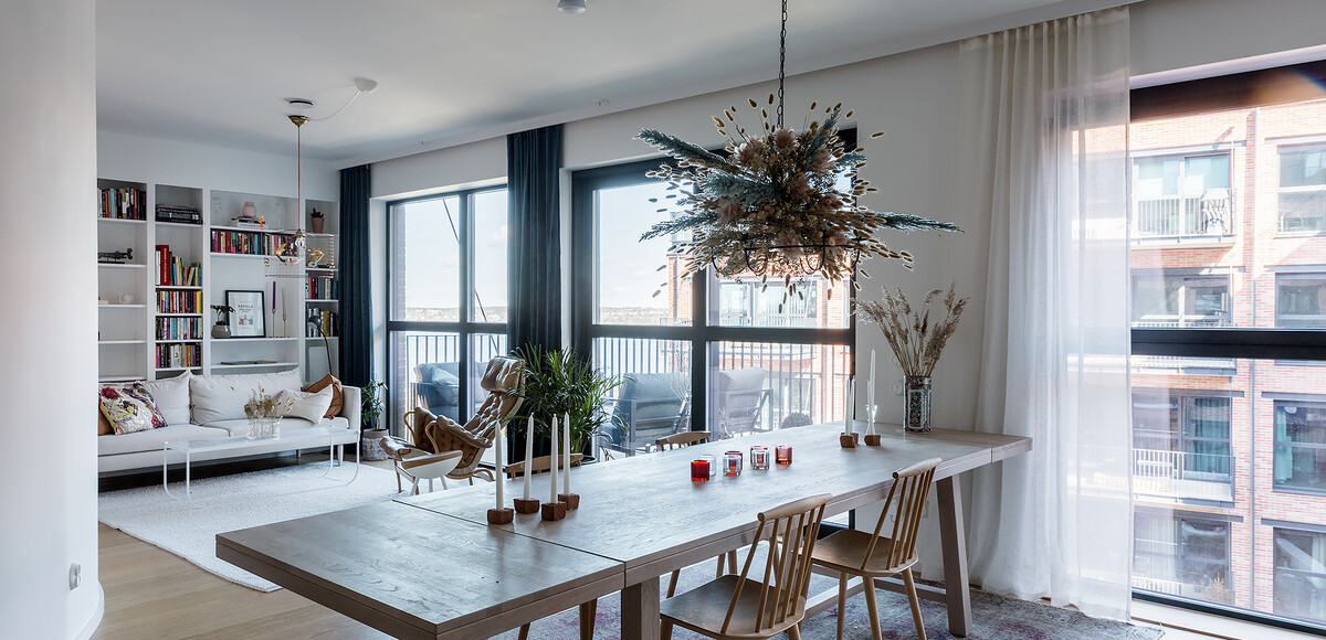white decor tiny apartment decor techos altos scandinavian decor nordic style iluminación nórdica grandes ventanales estilo nórdico decoración luminosa decoración escandinava bright decor big windows scandinavia 