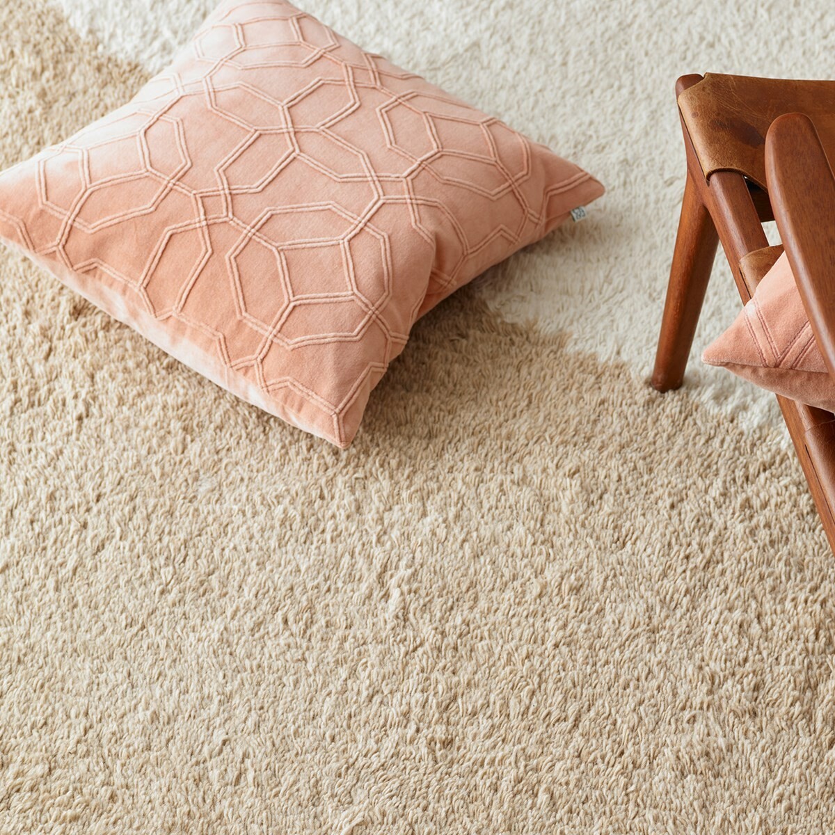 Tiendas de diseño nórdico throw pillows textiles Chhatwal & Jonsson scandinavian design renovar textiles indian design hogar fundas de cojin diseño sueco diseño nórdico diseño indio diseño escandinavo decoración nórdica cushions complementos textiles cojines otoño 2021 cambio cojines accesorios hogar 