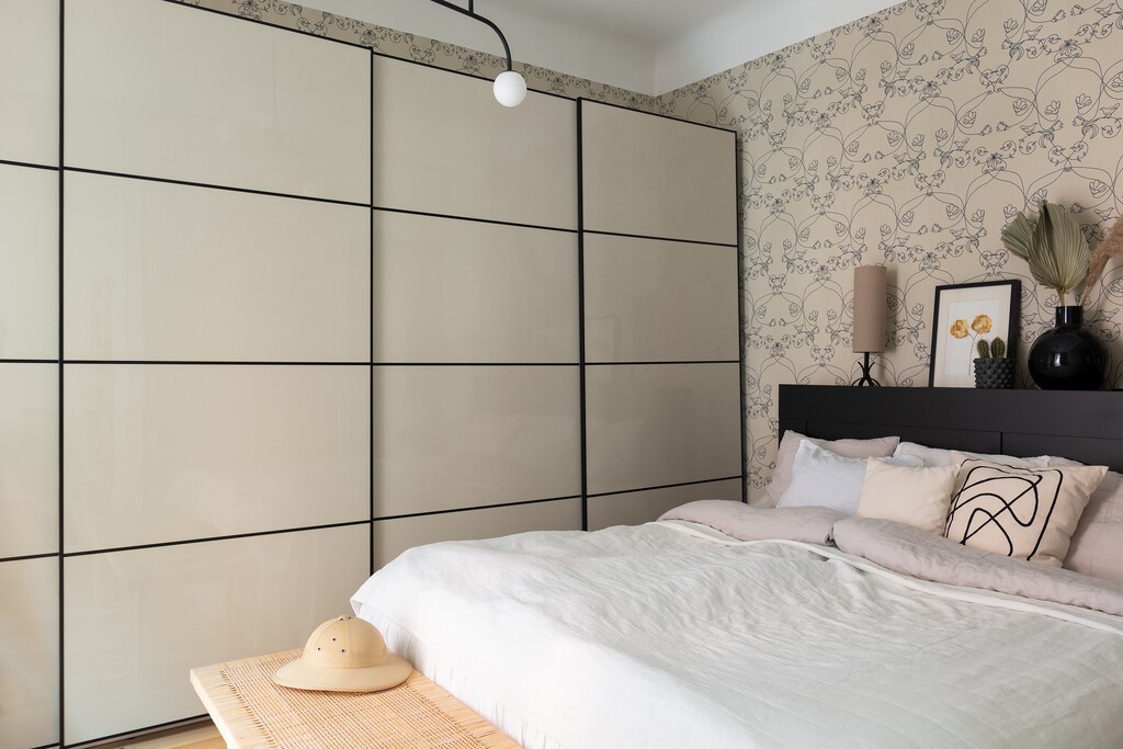 scandinavian wallpaper scandinavian bedroom nordic bedroom home office bedroom girl's room feminin wallpaper dormitorio pequeño con cama grande dormitorio nórdico dormitorio femenino dormitorio escandinavo dormitorio con salida al balcón dormitorio con papel de pared dormitorio con mesa de estudio trabajo bedroom wallpaper 