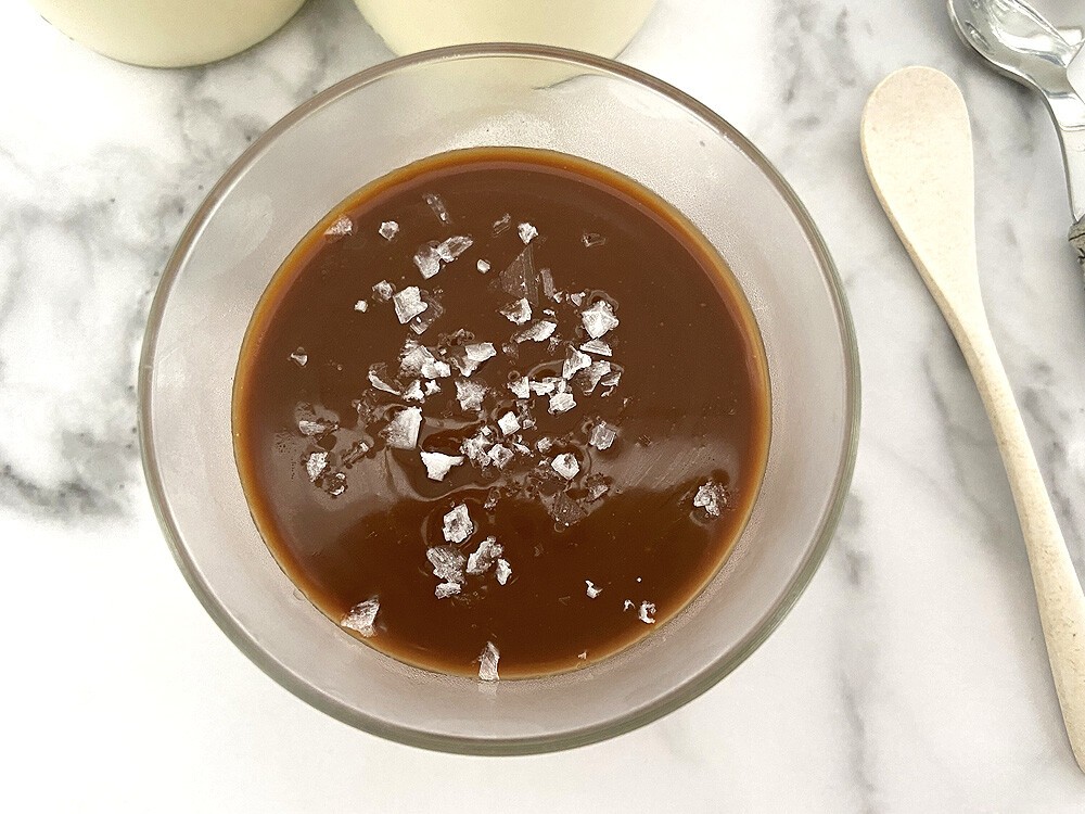 vanilla puddding with salted caramel salsa de caramelo pudding de vainilla pudding con caramelo postres tipo pudding postres de vasito postres de nata y caramelo postres cremosos homemade vanilla pudding homemade salted caramel caramelo casero 