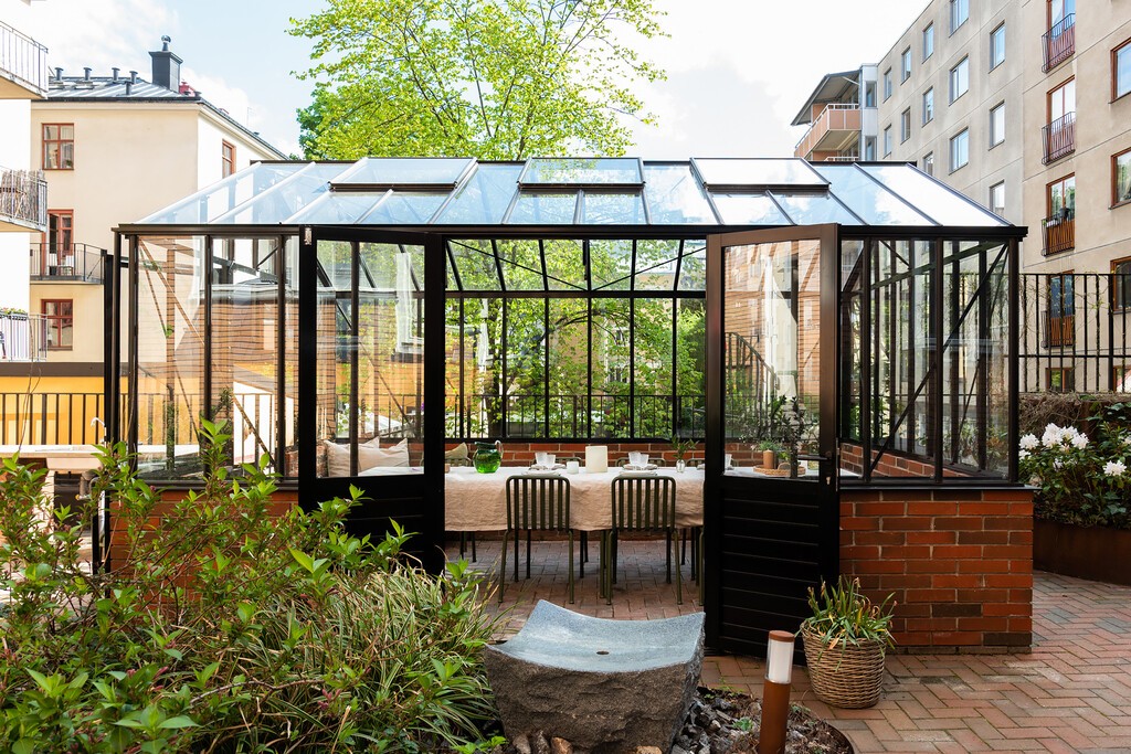 scandinavian greenhouse scandianvian style salón de exterior naranjería limonaia jardinera de cristal invernadero greenhouse glass house estilo nórdico estilo escandinavo conservatory casita de cristal para hobbies 
