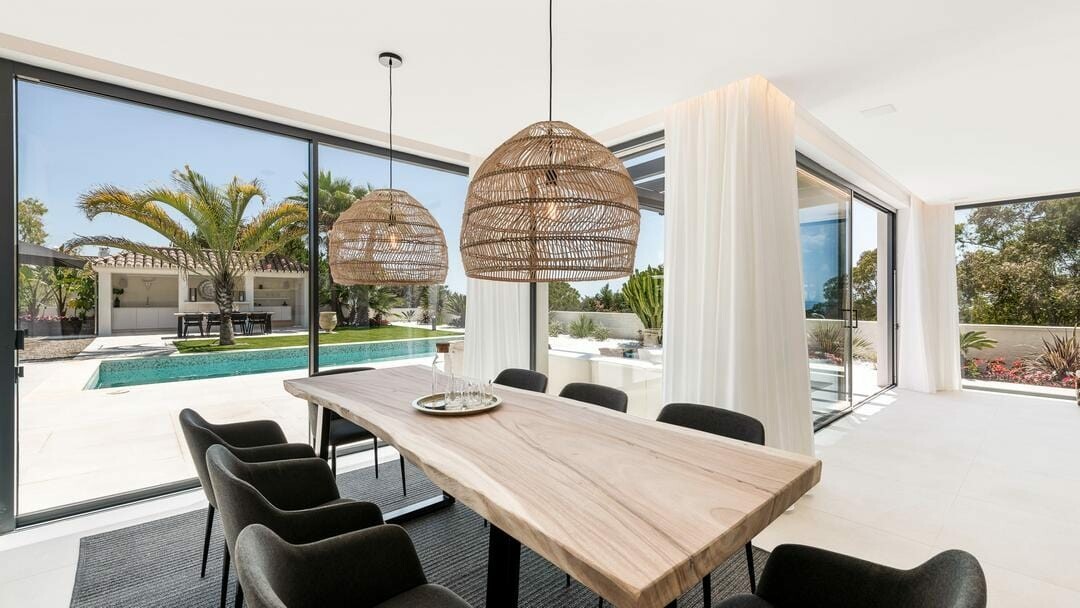 villa marbella views villa lujo costa del sol reformed villa costa del sol reformas malaga reforma nordica marbella reforma moderna villa marbella modern interiors luxurious home house with social areas house with private pool contemporary interiors bedroom with ensuite bathroom 