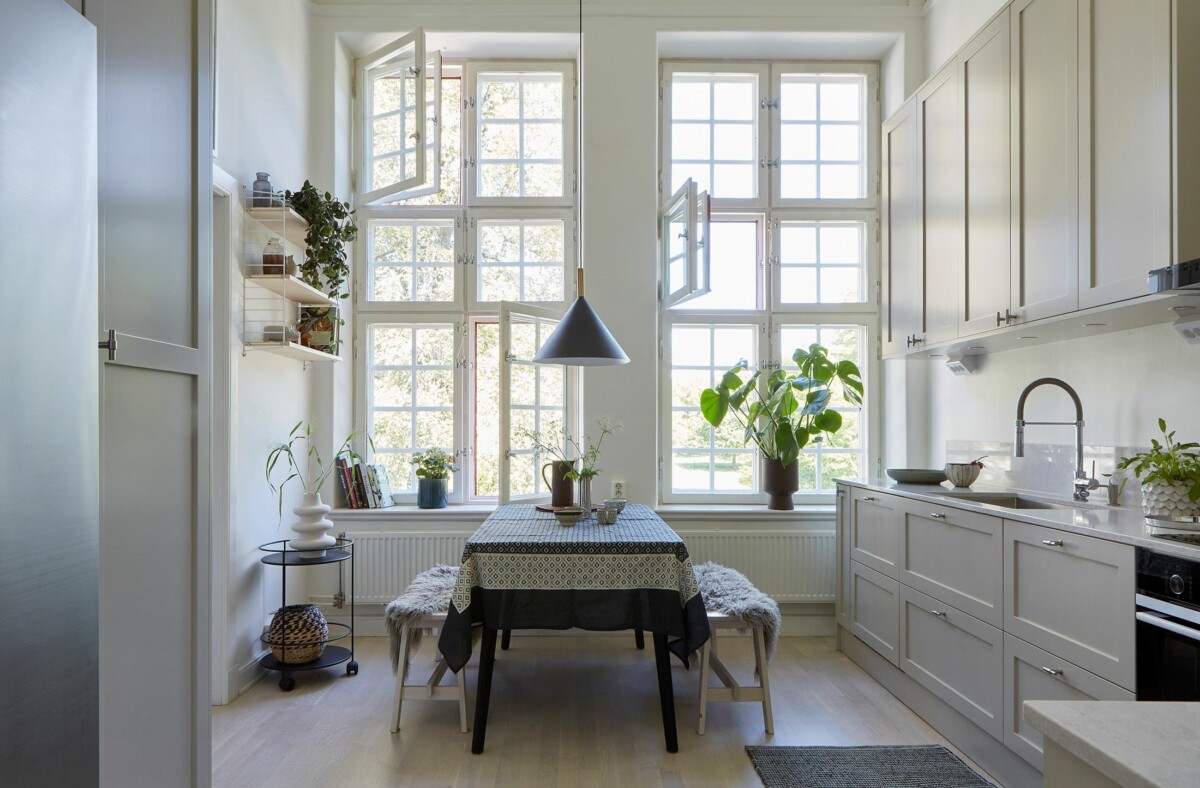 ventanales edificios clásicos scandi apartment high celings apartment grandes ventanales dobles suecia edificios oficiales s xx suecia classic scandinavian style classic building stokholm architecture sweden architecture stokholm apartamento techos 4 metros apartamento moderno estocolmo apartamento edificio histórico civil antiguo hospital psiquiátrico 
