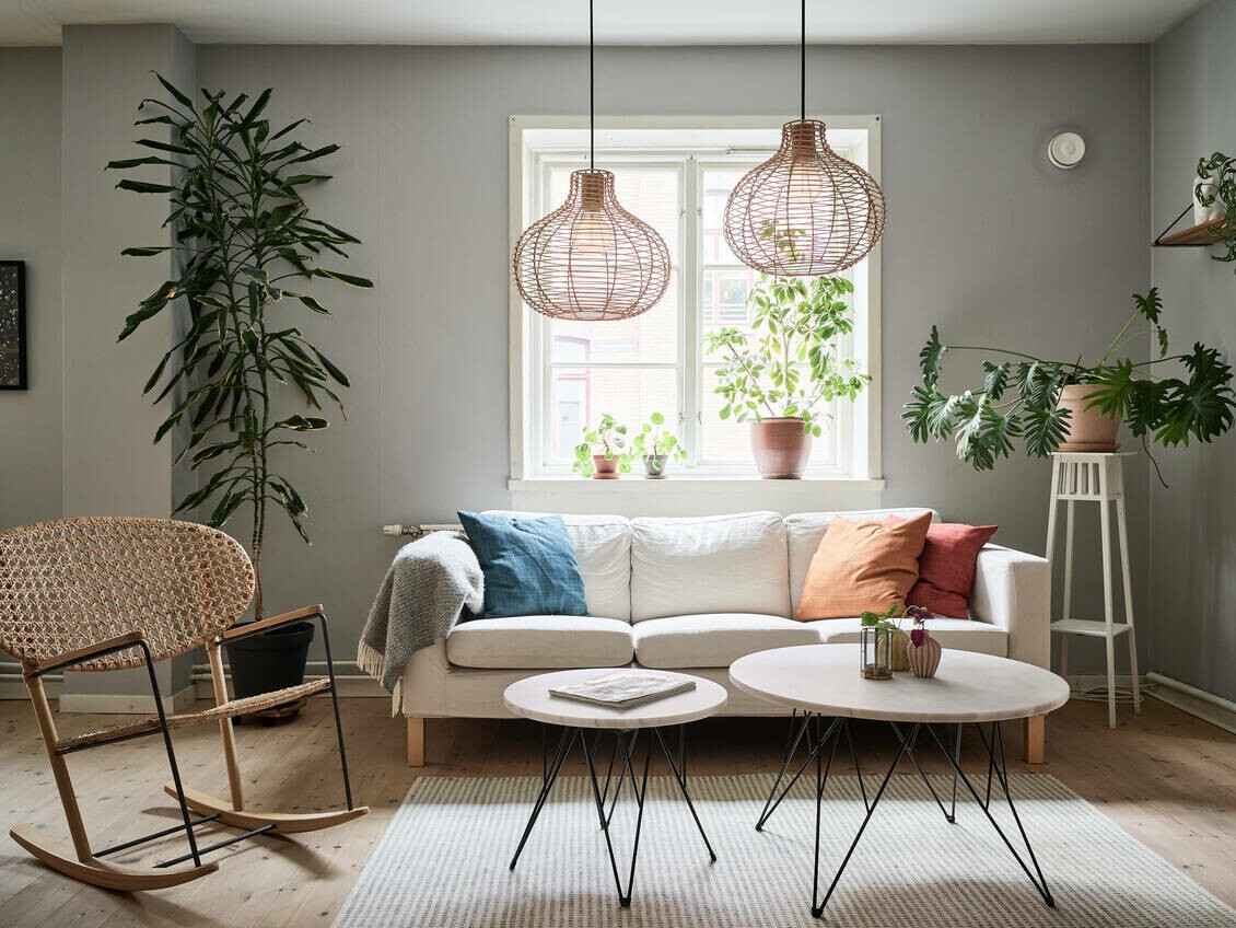 white decor scandinavian decor plantas de interior nordic interiors minihuerto en casa interiors with flowers and plants flower decor estilo nórdico decorar con macetas decoración nórdica decoración escandinava decoracion con plantas cozy decor charming decor 