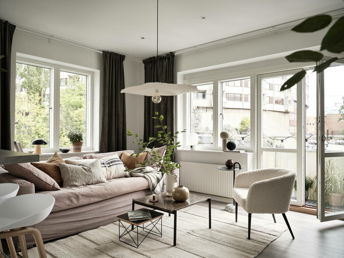 delikatissen scandinavian cosy tiny apartment orientacion viviendas home sun orientation distribución semi abierta decoración pisos pequeños 