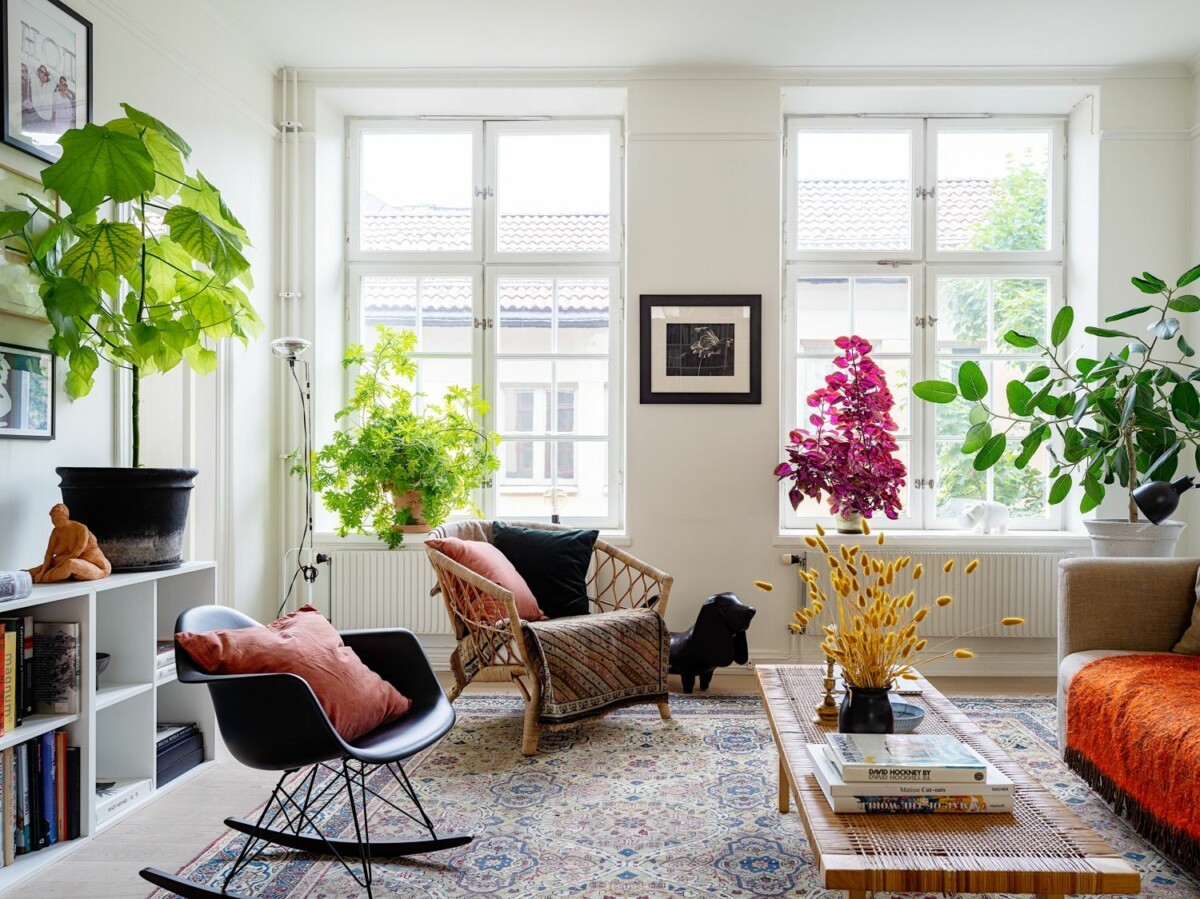 vintage decor interiors scandinavian vintage scandinavian tiny open apartment piso nordico abierto vintage eclectic decor decorar con plantas decoración vintage decoración ecléctica decoración clásica decor with plants and books 