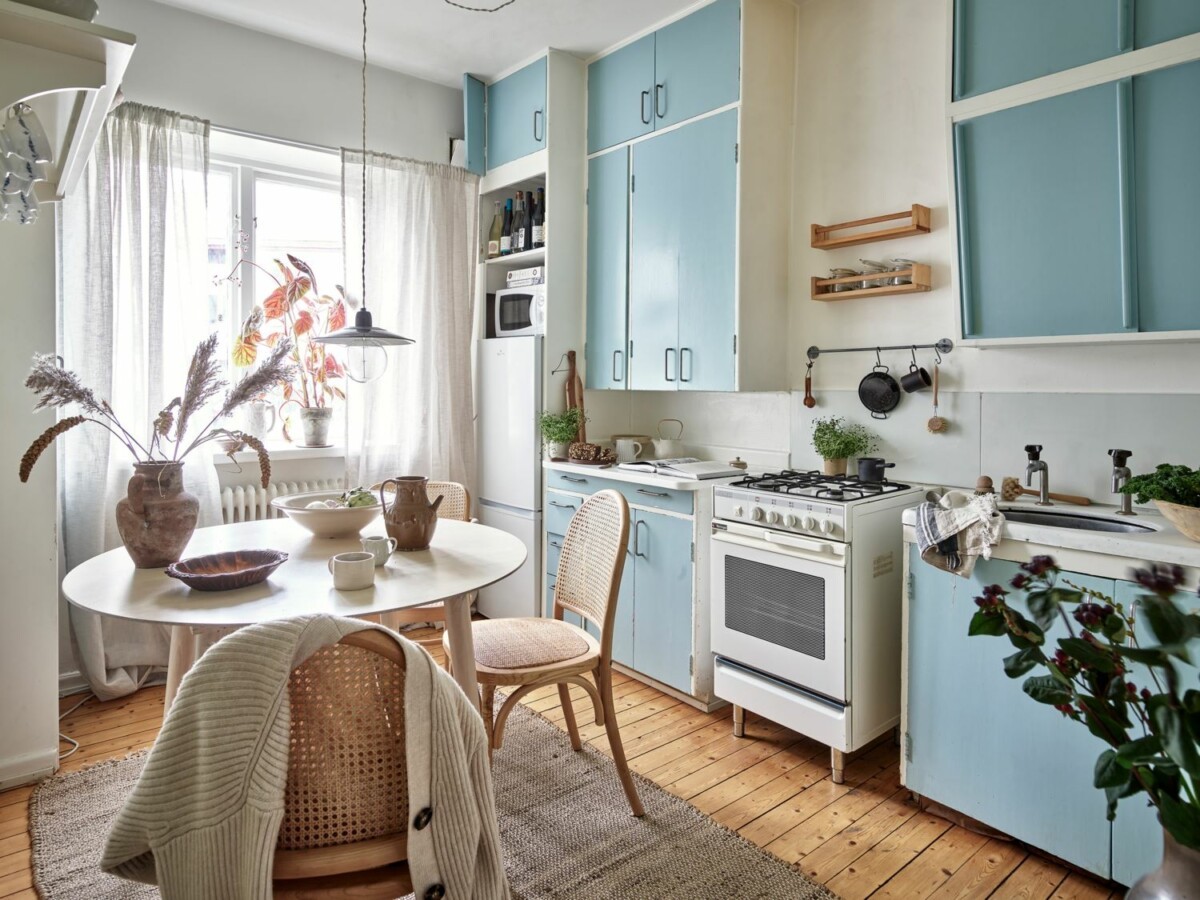 vintage scandinavian kitchen old scandinavian kitchen cosy kitchen cocina vintage cocina vieja cocina sueca antigua cocina de estilo nórdico cocina clásica sueca cocina celeste cocina azúl claro classic swedish kitchen 