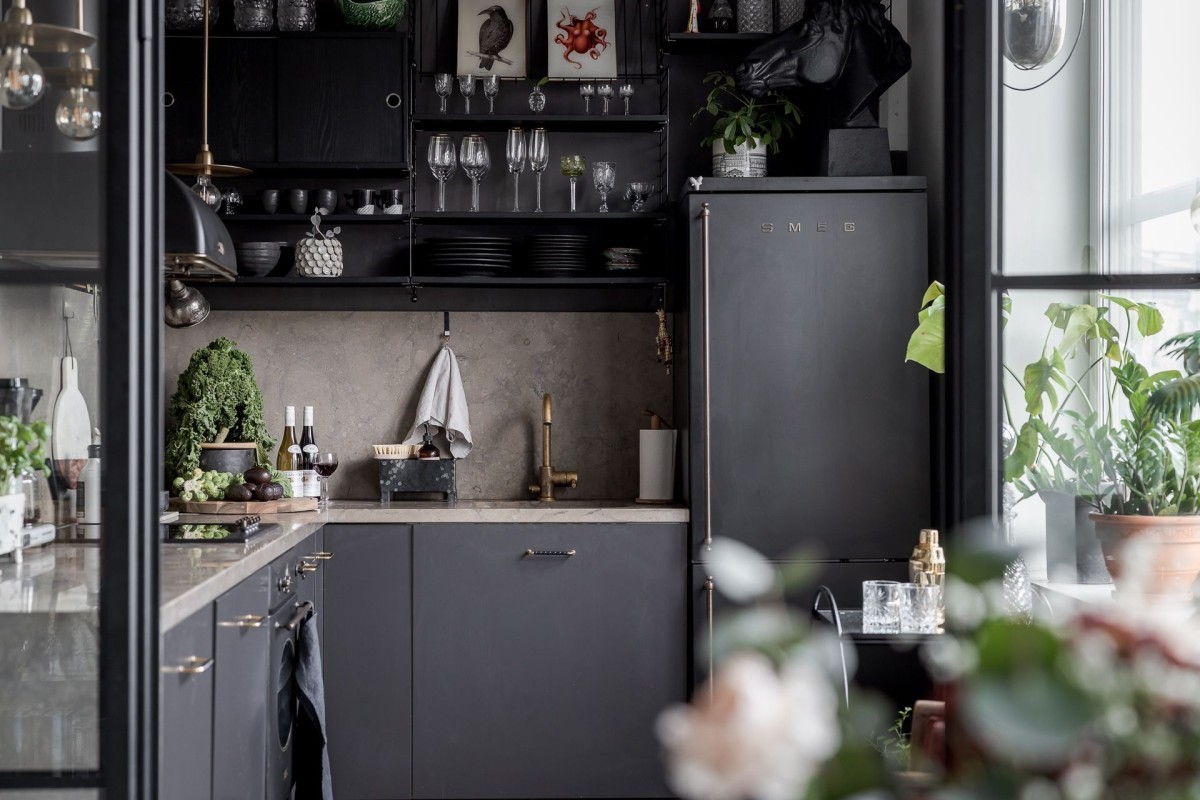 delikatissen scandinavian kitchen design cocina nórdica pequeña negra cocina nórdica negra black scandi kitchen black furniture scandi black cozy kitchen 