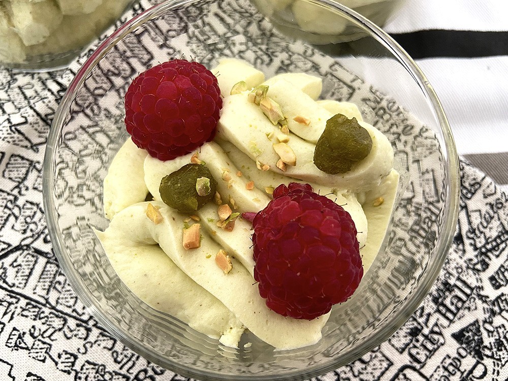white chocolate mousse untable de pistacho praliné de pistacho postre de vasito postre cremoso pistachio praliné pistachio paste pistachio mousse pistachio dessert pistachio cream pistachio butter pasta de pistacho mousse de pistacho Mousse de chocolate blanco 