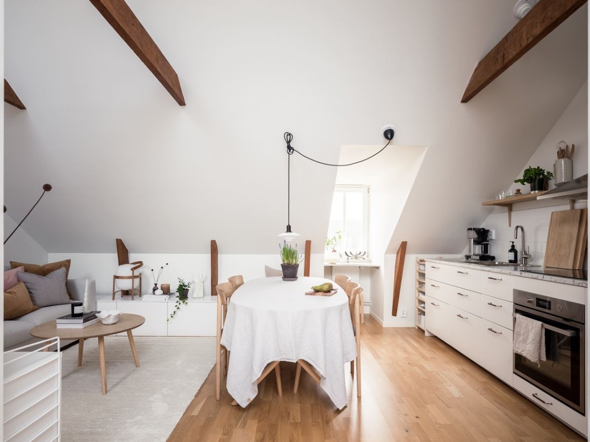 ventanas en el tejado scandinavian design scandi tiny apartments scandi style scandi penthouse piso de estudiantes pequeño baño con lavandería open-plan mini piso mini ático diáfano mini ático estudio planta abierta estilo escandi cozy scandi atico nórdico 