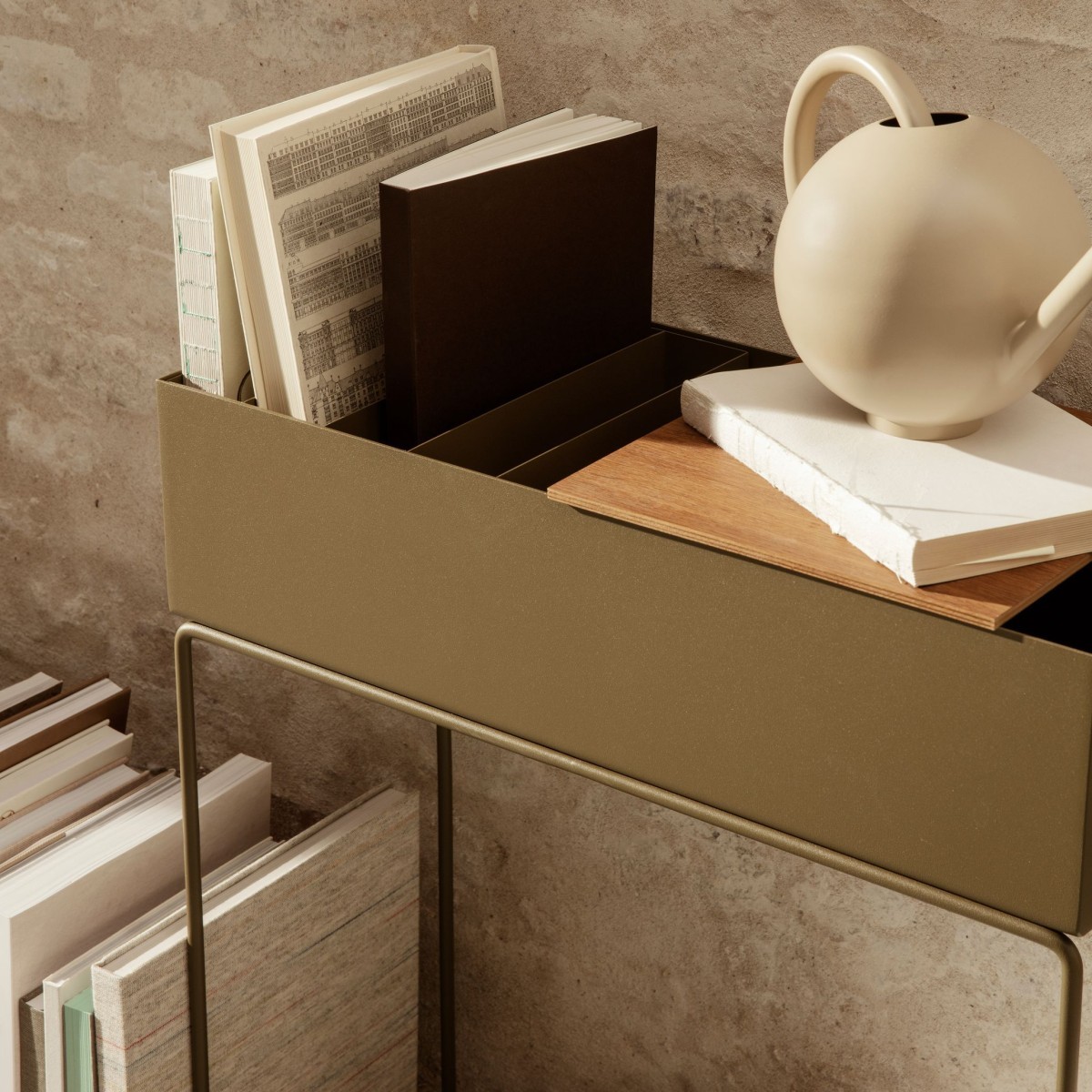 scandinavian design scandi design muebles daneses mueble auxiliar diseño mueble accesorio metal plant box ferm living marca danesa diseño macetero de metal macetero de diseño Ferm Living diseño nórdico diseño danés danish design furniture almacenaje de diseño 
