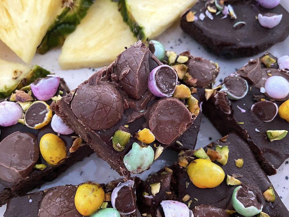 recetas delikatissen postre de pascua påskekage huevos de pascua huevos de chocolate Fudgy Banana Brownies easy easter dessert easter brownies chocolate brownies brownie sin mantequilla brownie de plátano 