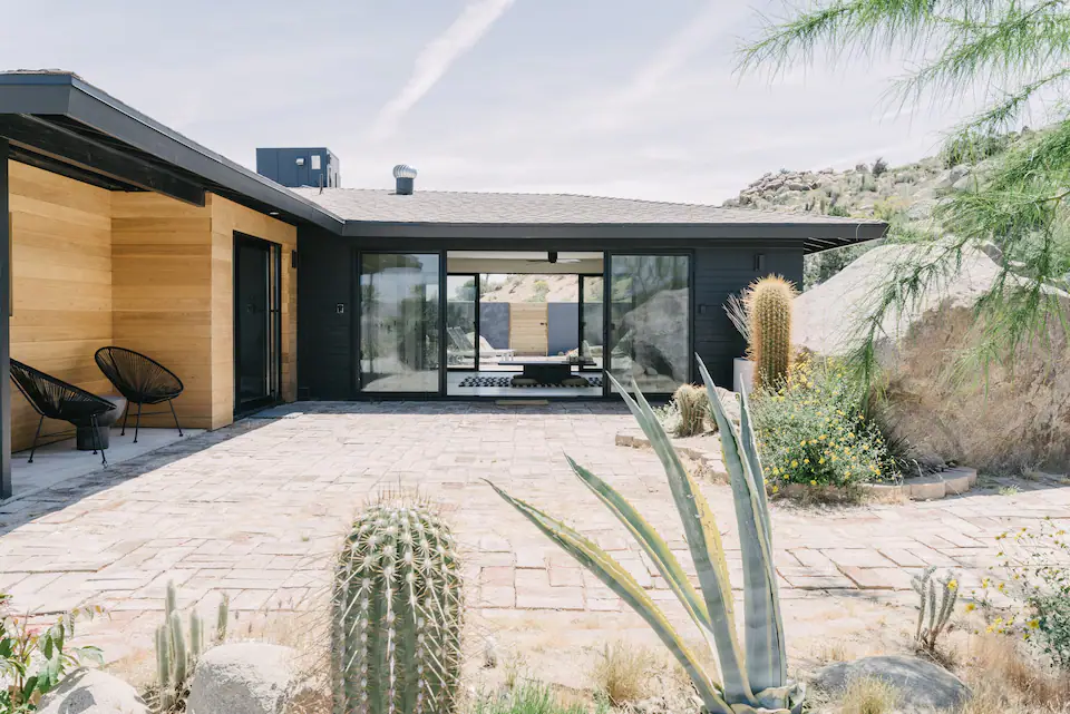 villa en california diseño exteriores cactus decoracion desierto coachella house coachella festival casa palm springs casa joshua tree casa en el desierto california desert house arquitectura mid century modern 