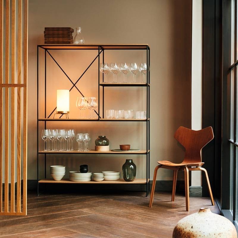 Tumbona 356 de Diabla Trays de Vitra regalos día de la madre Original Bar Set de Stelton mothers day gifts Mesa DLM de Hay Libro 1000 Chairs de Taschen Lámpara Akari 3A de Vitra Jarrón Ikebana stainless steel de Fritz Hansen Estanterías Planner de Fritz Hansen 