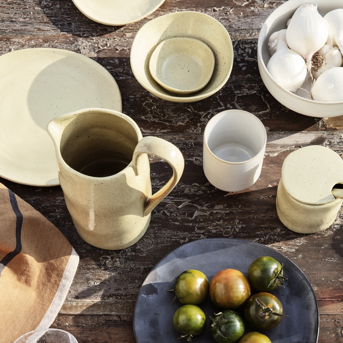 summer table scandinavian tableware scandinavian porcelain mesas nordicas mesas escandinavas mesas de verano menaje mesa nordico ferm living table 