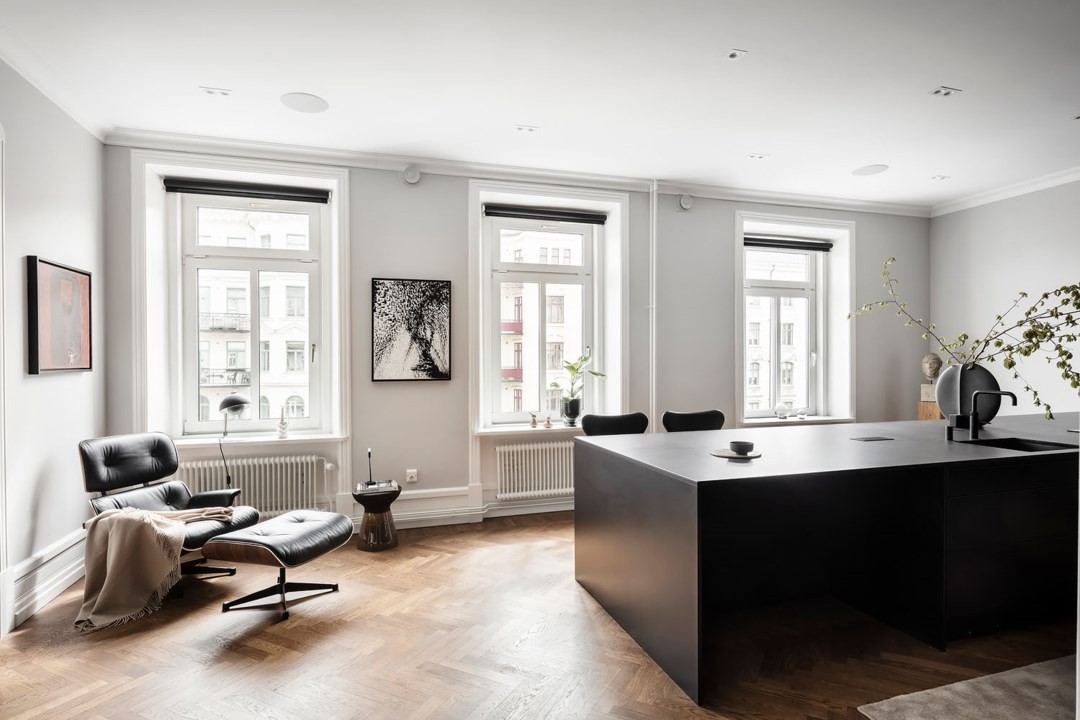 Lujoso apartamento nórdico de diseño con detalles negros
