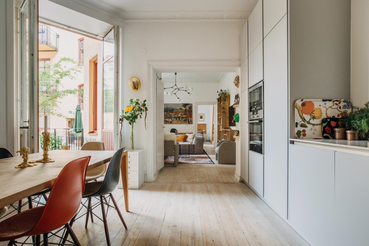 Apartamento nórdico en planta baja con toques de color