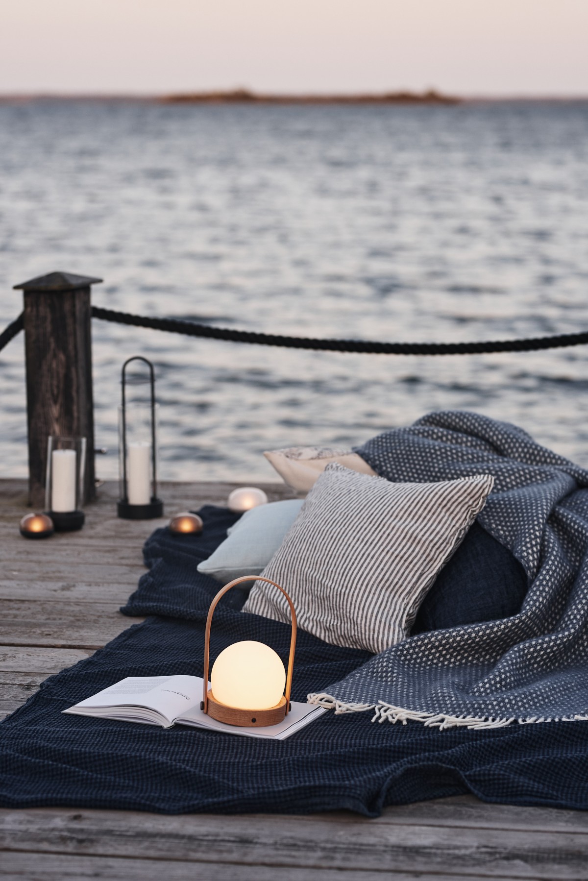 scandinavian design rechargeable lamp portable lamp outdoors lamp outdoors decor lámparas recargables lámparas portables lamparas nordicas lámparas de diseño lámparas danesas lampara trasnportables 