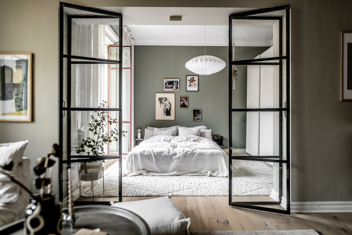 tiny scandi puertas de cristal piso pequeño interior piso pequeño abierto pared de cristal interiors tiny apartments glass wall glass doors decor decoración nórdica decoración minipisos cozy scandi 