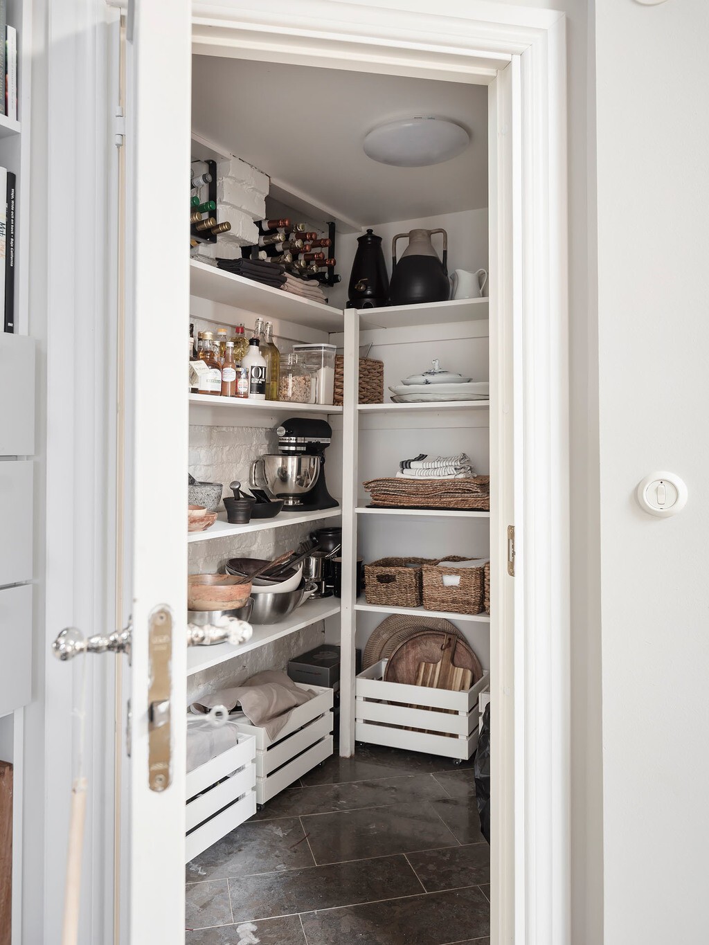 delikatissen scandinavian kitchen scandi kitchen pantry layout pantry decor kitchen pantry estilo nórdio estilo nórdico diseño despensa despensa decoración de interiores decoración áticos 