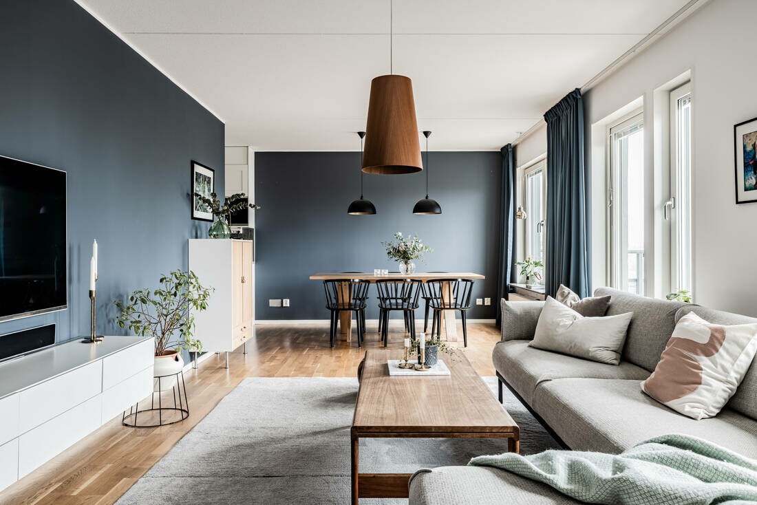 warm and cozy decoration paredes rosa pálido pared azul oscuro pale pink walls living room decoration elegant decoration decoración salón decoración elegante decoración dormitorio decoración cálida y acogedora decoración azul y camel dark blue wall combinación de colores blue and camel decoration bedroom decoration 