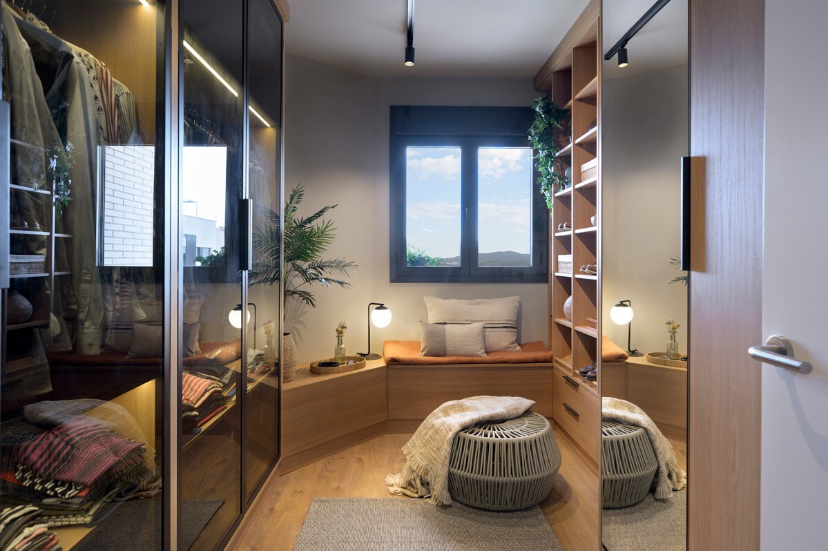 zona chill out trabajar desde casa penthouse barcelona mueble de almacenaje hecho a medida exteriors penthouse duplex en barcelona despacho en casa decoración de interiores decoracion barcelona decoracion ático ático con vestidor y solarium 