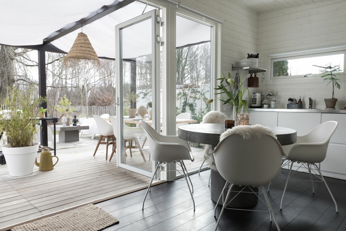 scandinavian summer house scandi wood house estilo nórdico decoración gris decoración en neutros decoración de interiores casa playa nórdica casa de verano casa de la playa beach scandi beach house 
