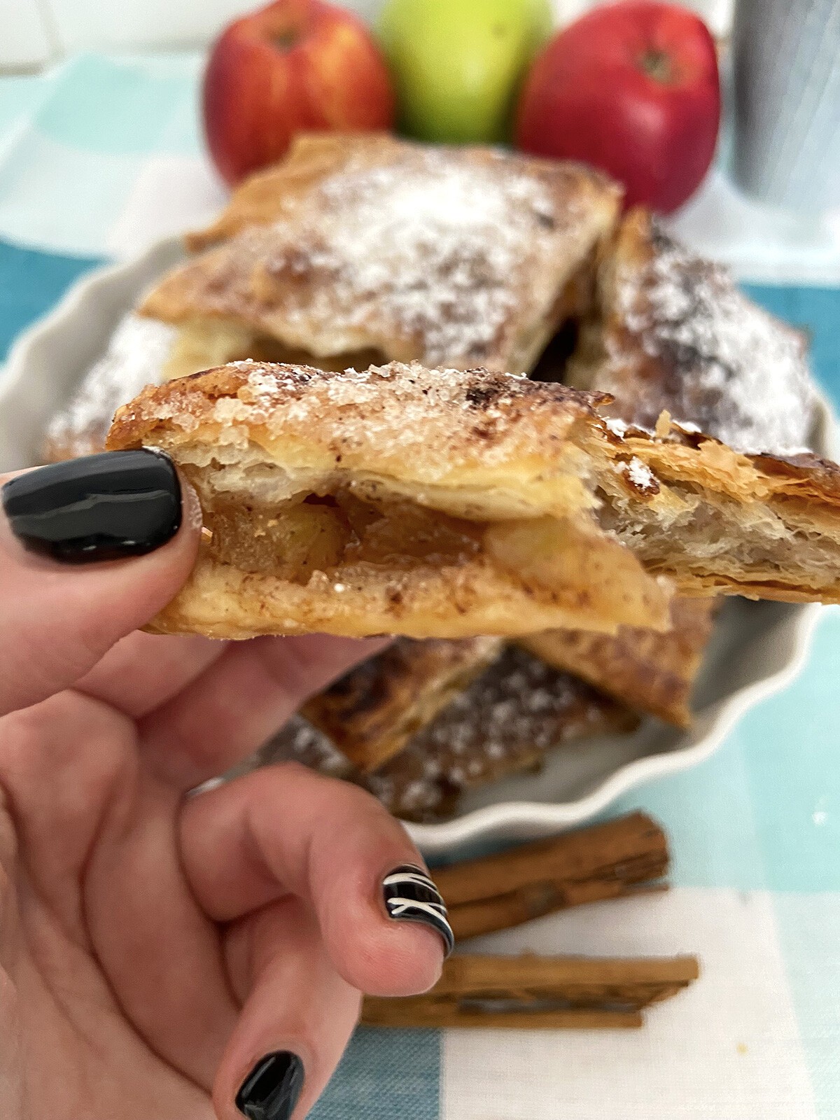 very easy desserts tartitas de manzana recetas delikatissen puff pastry desserts postres muy faciles postres delikatissen postres de manzana postres con hojaldre hojaldritos de manzana hojaldre manzana delikatissen recipes delikatissen desserts bocaditos de manzana apple tarts apple puff pastry apple desserts apple bites 