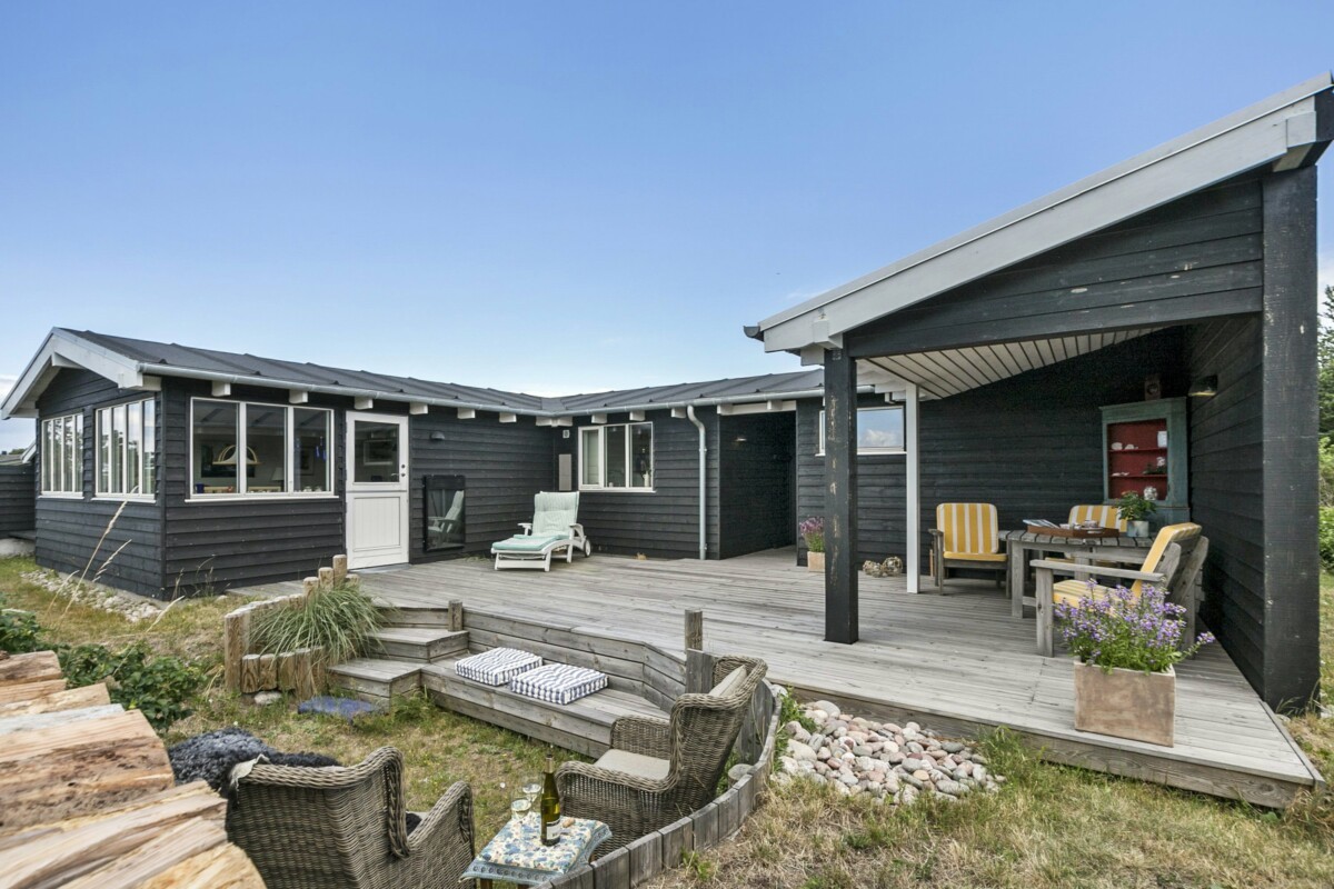 Wooden house vistas al mar Ventanas panorámicas sea views scandinavian style panoramic windows Nordic style inspiration nordic style interior design inspiración estilo nórdico estilo nórdico en la decoración estilo escandinavo estilo danés diseño de interiores Danish style Danish coast cozy atmosphere costa danesa confort casa de madera casa de madera junto al mar cabin comfort cabin by the sea ambiente acogedor 