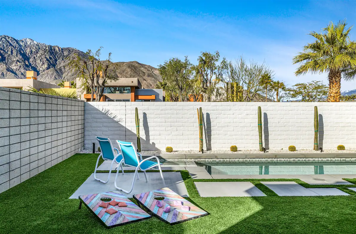 vacation rental piscina palm springs palm springs pool Palm Springs mid-century modern architecture mansiones functional decoration Frank Sinatra estilo nórdico desert modernism style decoración funcional california cactus arquitectura mid-century modern american style Alquiler de vacaciones 