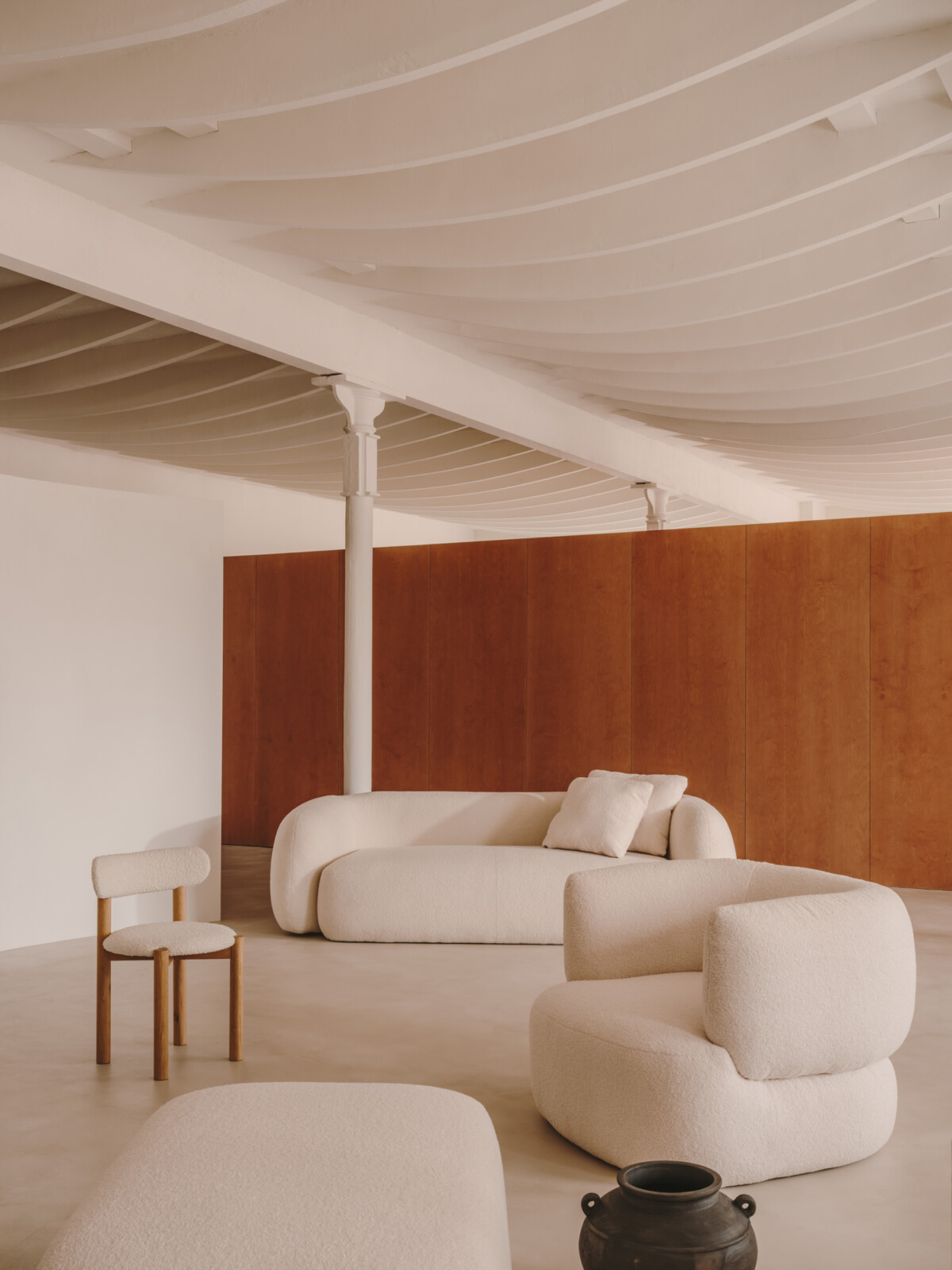 zen balance colección warm design sofa borreguillo sillón borreguito online furniture online design nueva temporada decoracion muebles online muebles de diseño muebles con listones de madera kave home shop furniture with wooden slats diseño online diseño cálido designer furniture 
