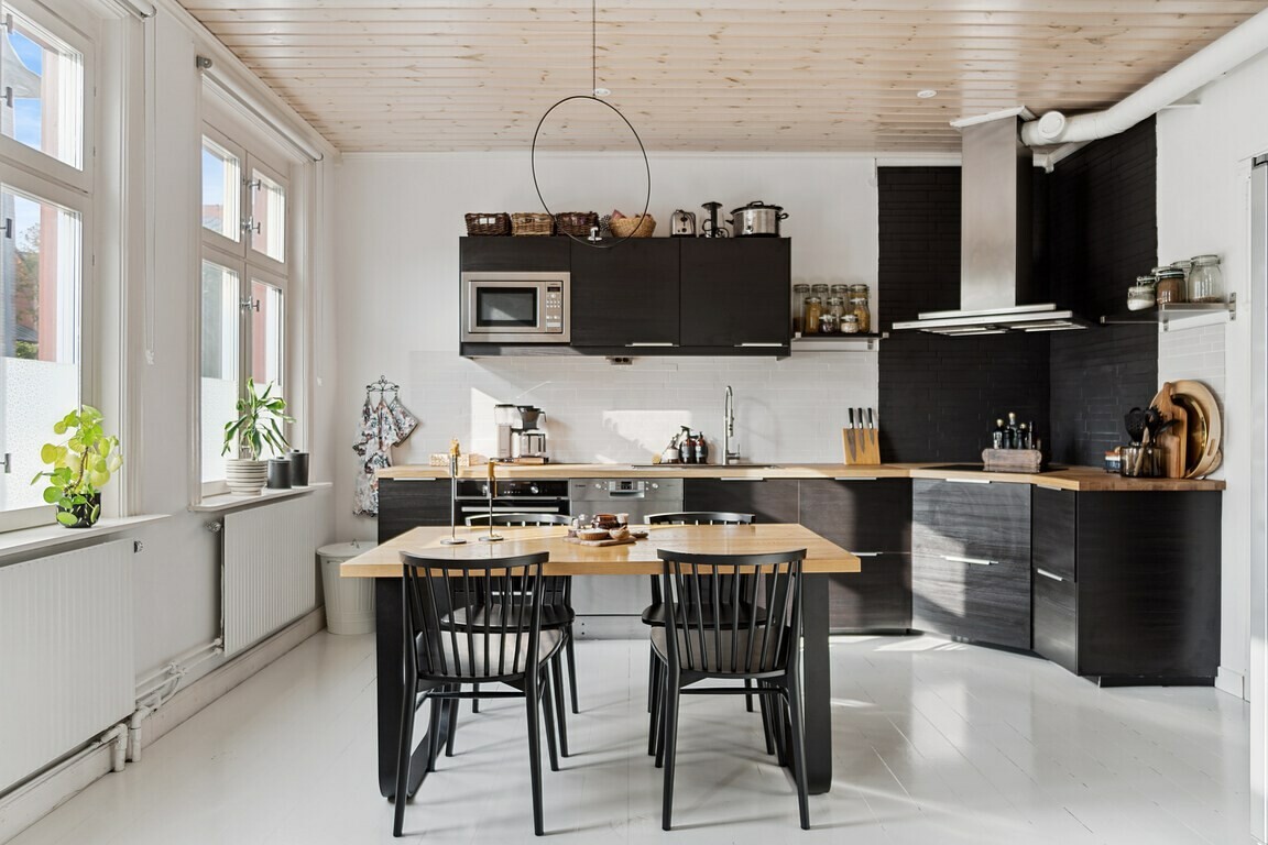 wooden floor suelo de madera scandi style piso pequeño decoración open kitchen nordic style nordic kitchen nordic design estilo nórdico estilo escandi diseño nórdico comedor redondo cocina nórdica cocina abierta 