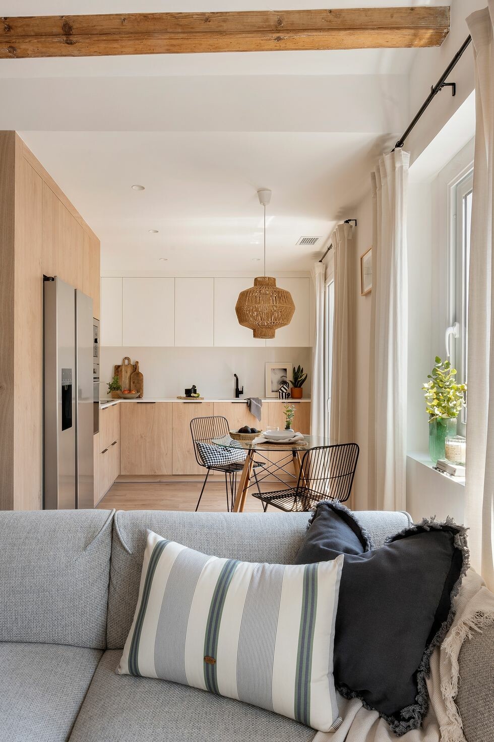 small apartment distribution small apartment decoration small apartment Barcelona reforma piso reforma integral barcelona piso pequeño barcelona open kitchen open distribution interiorismo interior design integrated kitchen distribución piso pequeño distribución abierta decoración piso pequeño comprehensive renovation Barcelona cocina integrada cocina abierta apartment renovation 