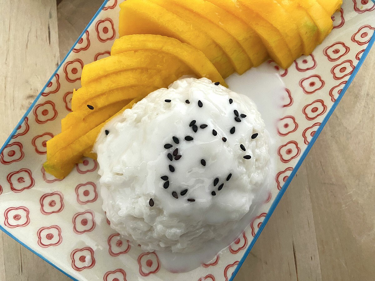 delikatissen sticky rice thai recetas delikatissen postres famosos en el mundo postres delikatissen postre tailandes mango sticky rice near me mango sticky rice gastronomía tailandesa comida tailandesa cerca de mi comida tailandesa 