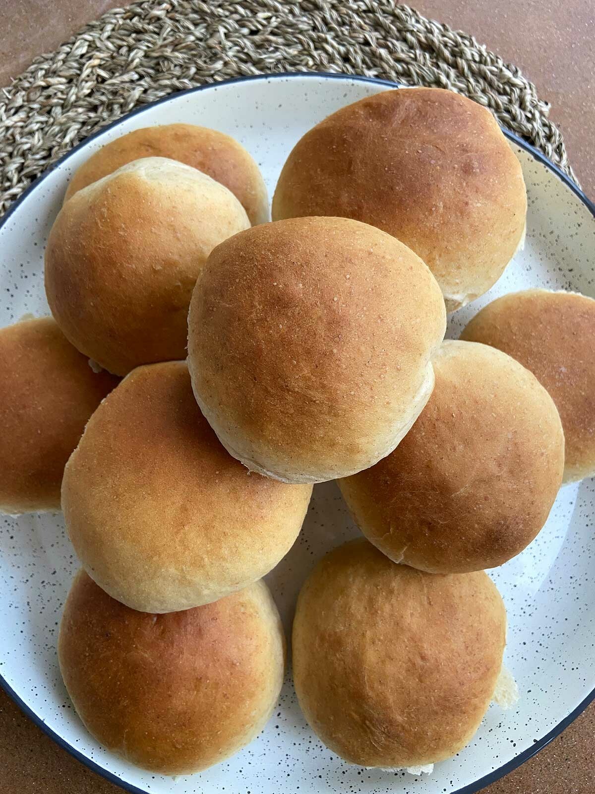 recetas delikatissen postres delikatissen panecillos caseros pan tierno pan merienda desayuno pan de buttermilk pan con cardamomo bollos panecillos muy tiernos bollos caseros 