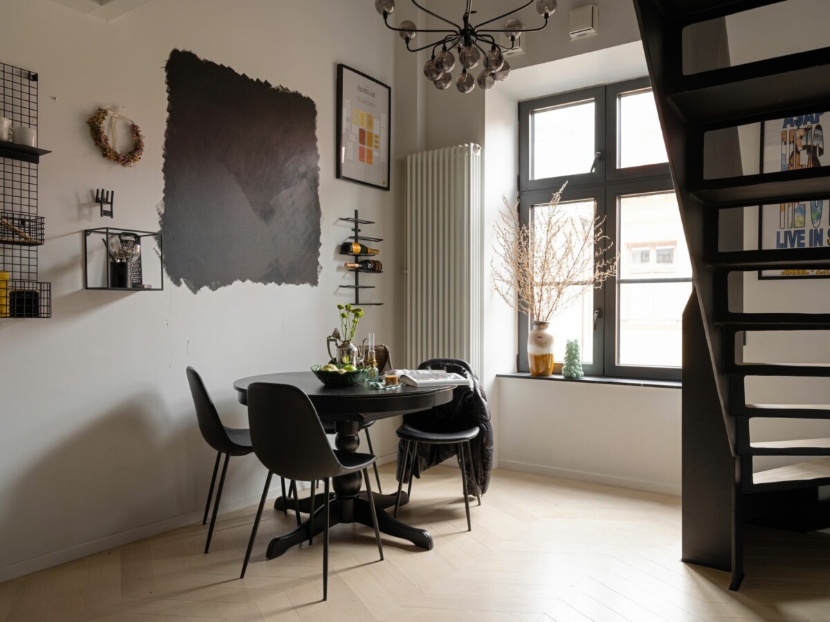 zonas de día vivienda muebles de diseño mobiliario de diseño negro mate estilo escandi duplex chicas negro duplex 40 m diseño dormitorio salón decoración duplex nórdico 