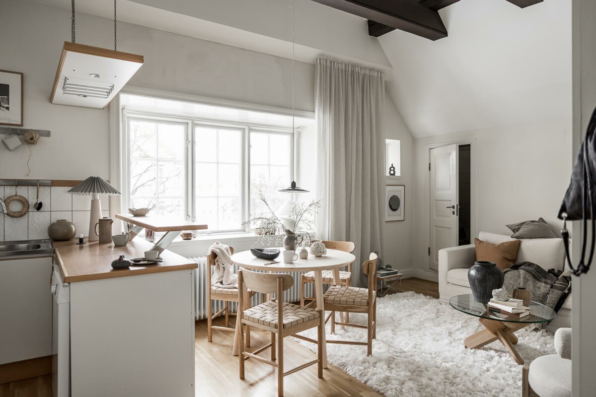 delikatissen sillas de diseño piso pequeño textiles piso de 40 m² interior optimizado piso pequeño decoración piso pequeño decoración natural cocina nórdica cocina abierta piso pequeño barra desayunos 