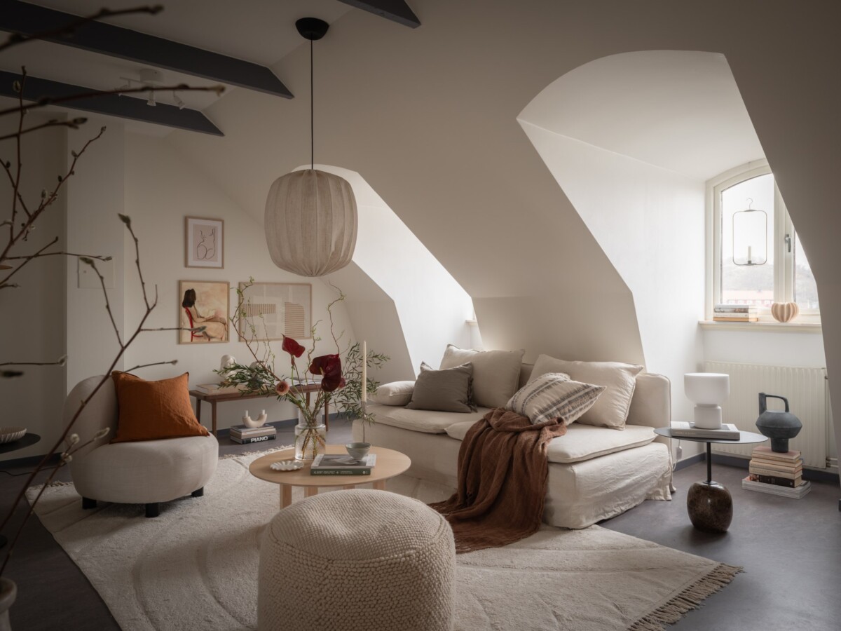 vigas vistas suecia pequeño minimalista mini piso luminoso hygge funcional estilo nórdico diseño atico 50 metros diseño decoración atico sueco ático acogedor 