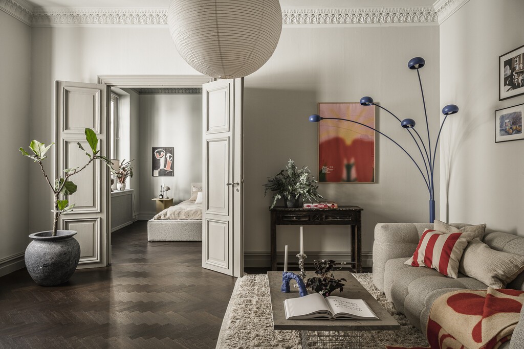 suelo oscuro en espiga suelo nordico suelo madera maciza suelo de parquet macizo piso moderno piso elegante nordico parqué oscuro inspo greige inspiración nordica greige decoración decoración clásica sueca carpintería greige 