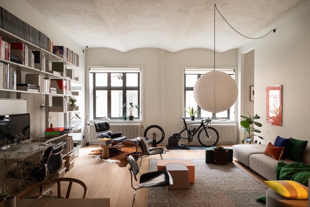 vivienda rehabilitada vintage sillón eames silla soft pad piso sueco muebles de diseño loft lampara akari estilo nórdico estilo industrial diseño nórdico diseño mid-century modern diseño americano butacas group lcm 