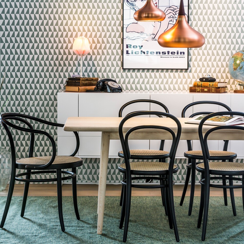 sillas TON sillas sostenibles sillas resistentes sillas ligeras sillas fabricadas en Europa sillas ergonómicas sillas elegantes sillas de madera curvada sillas con historia sillas comodas silla bistrot TON omprar sillas TON online muebles para el hogar muebles de diseño Michael Thonet diseño de sillas diseño atemporal 