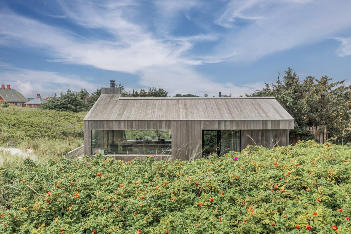 skagen dinamarca minimalismo nórdico madera interior casa madera exterior casa madera de cedro para el exterior hygge distribución abierta casa sostenible casa integrada en naturaleza casa de madera moderna casa danesa arquitectura danesa 