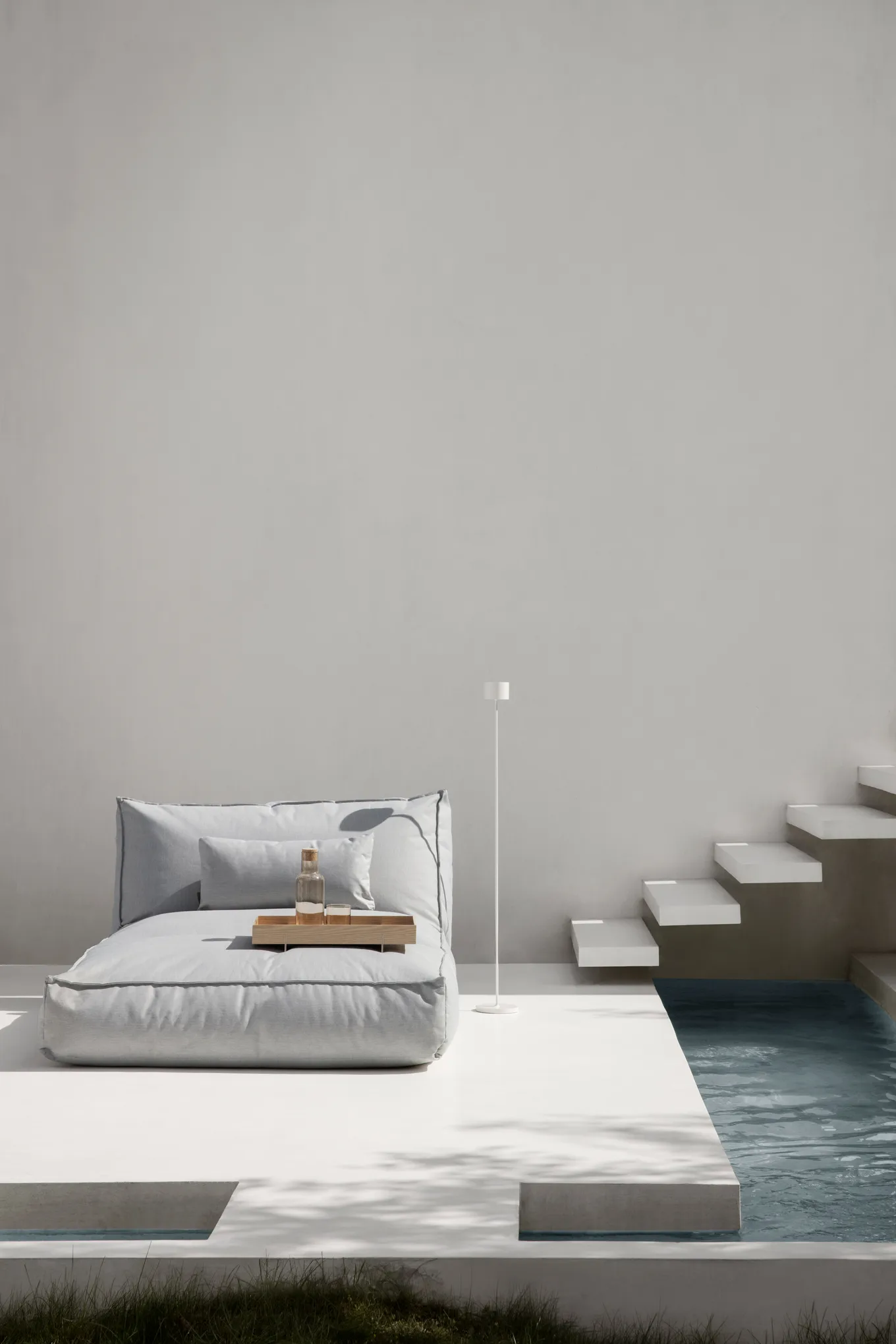muebles terraza jardin muebles minimalistas muebles exterior muebles de diseño minimalismo exterior diseño moderno diseño aleman decoración moderna exterior decoración alemana blomus terraza blomus sillones blomus lámparas blomus 
