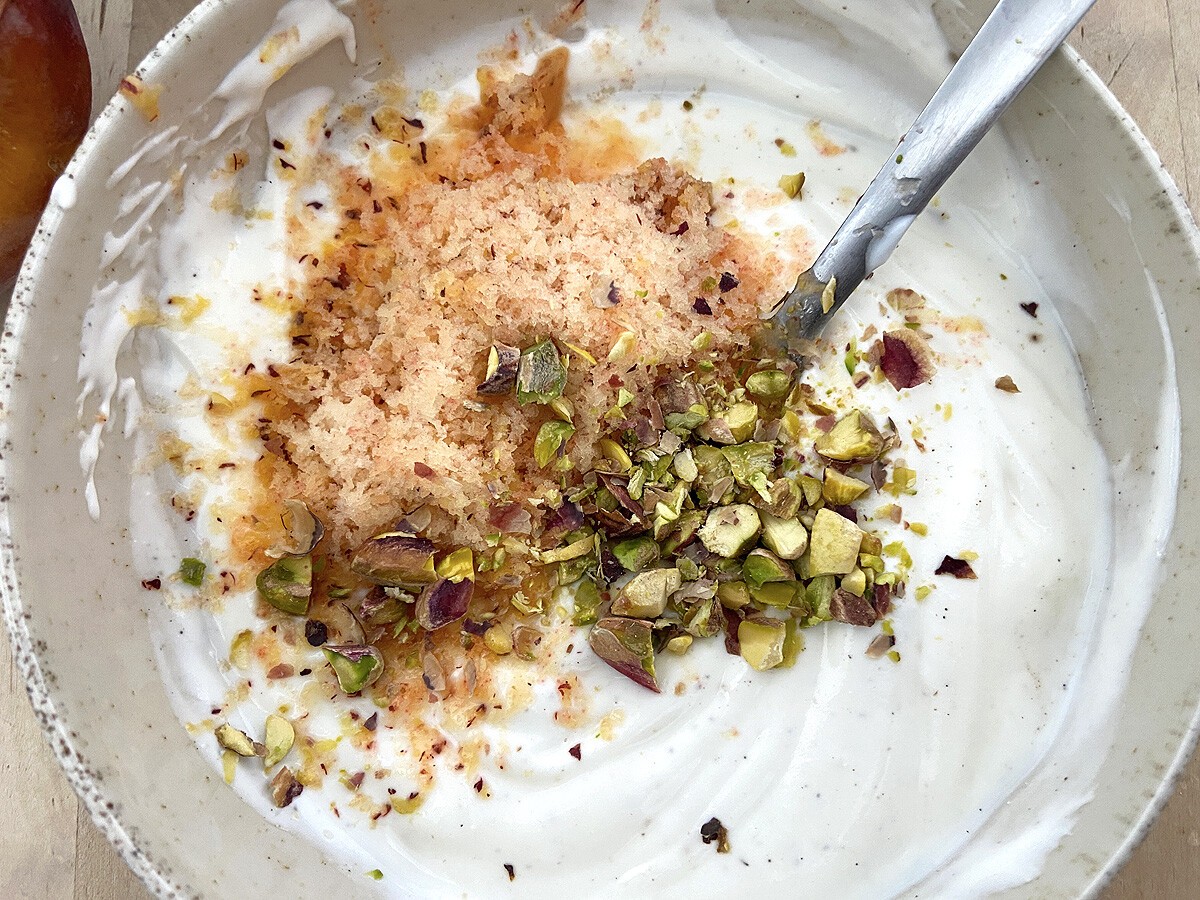 vasito yogur recetas delikatissen postres delikatissen postre viral yogur melocotón postre viral postre sencillo postre rápido postre muy fácil melocotón rojo helado rallado 