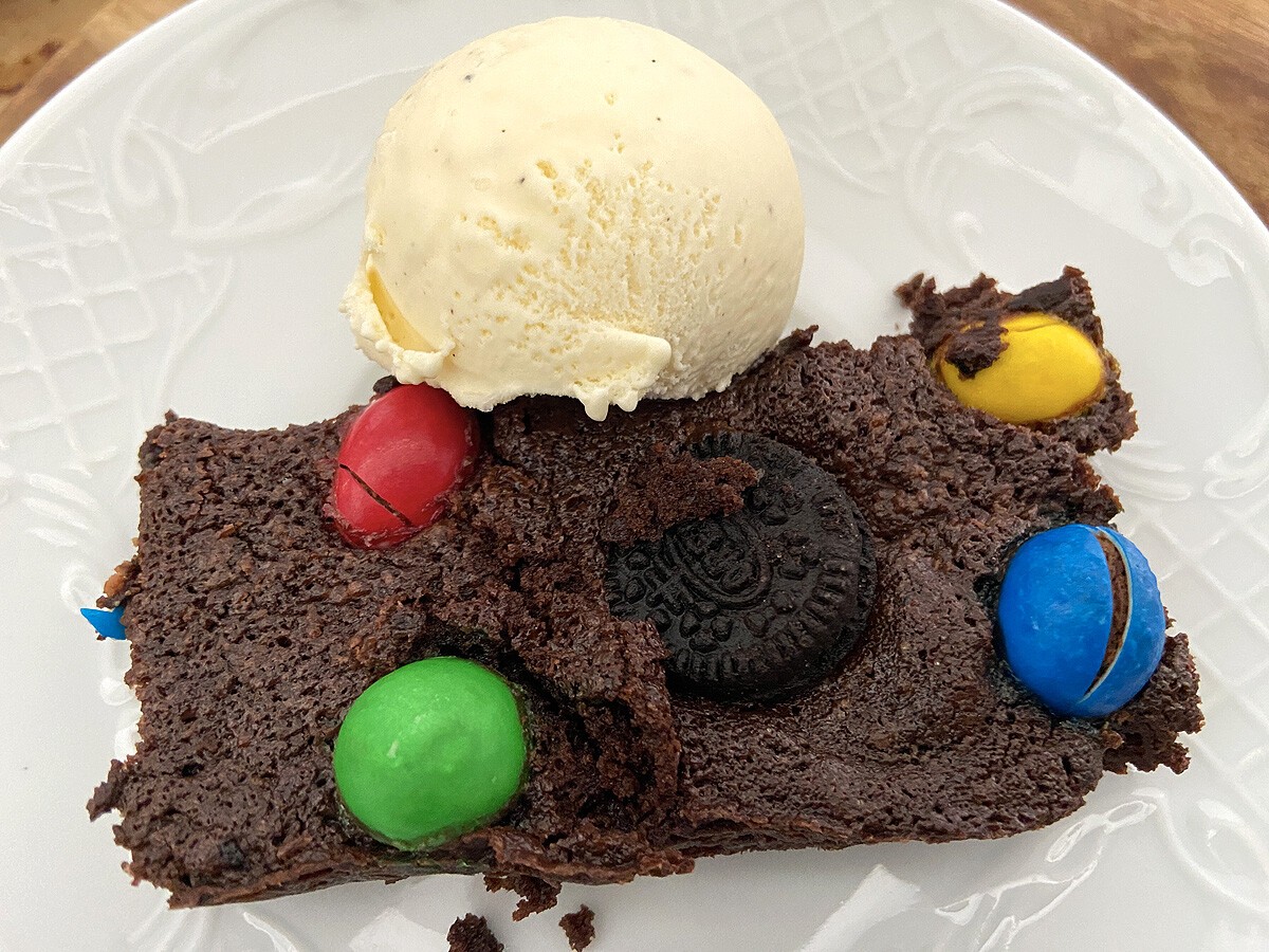 recetas delikatissen Receta rápida receta para niños Receta para fiestas Receta Oreo M&M Brownies receta fácil postres delikatissen Postre con Oreo Postre con M&M Brownies Oreo M&M Brownies caseros 