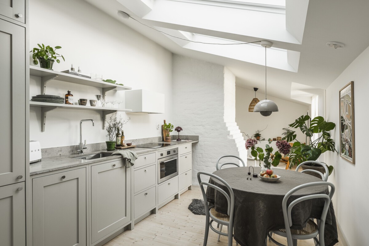 muebles multifuncionales mini pisos mini ático iluminación estilo nórdico diseño de interiores decoración de pisos pequeños aprovechar espacio almacenamiento 36 metros cuadrados 